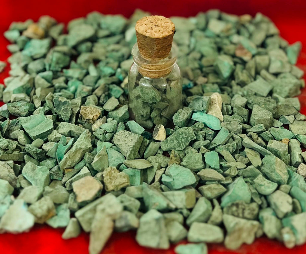 Indian Consigners Natural Crushed Polished Tumbled Gem Stone Chips, Decoration & Healing Crystals (Malachite)