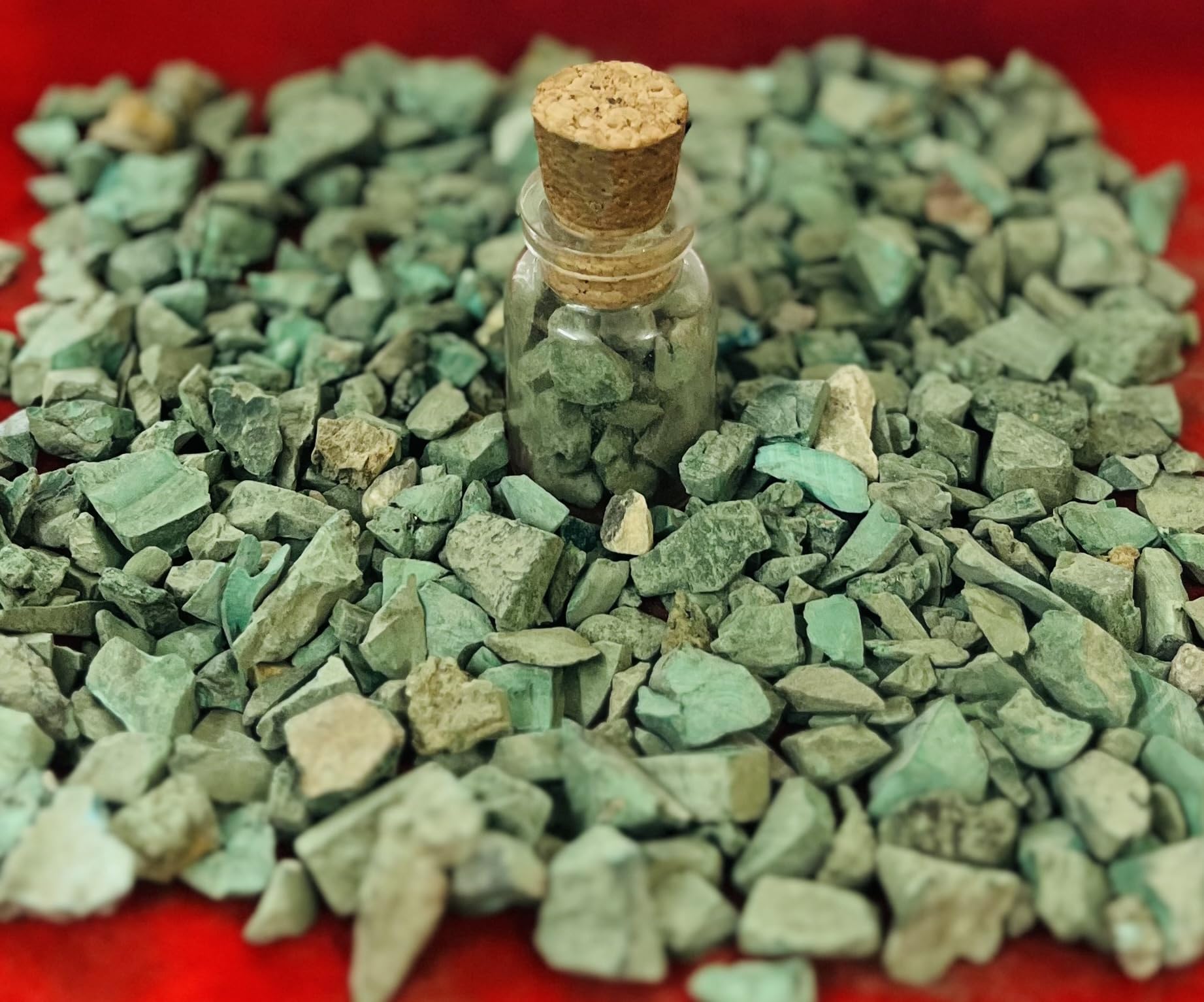 Indian Consigners Natural Crushed Polished Tumbled Gem Stone Chips, Decoration & Healing Crystals (Malachite)