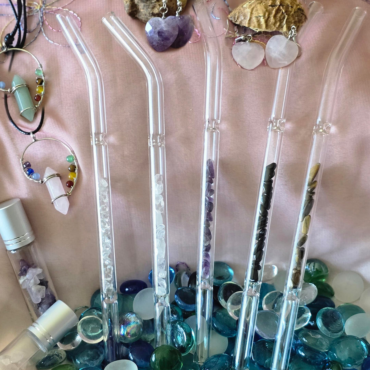 Crystal Glass Straws Gift Set: 5 Healing Drinking Crystal Straws | 2 Chakra Stone Pendants | 2 Gemstone Heart Earrings | 2 Essen