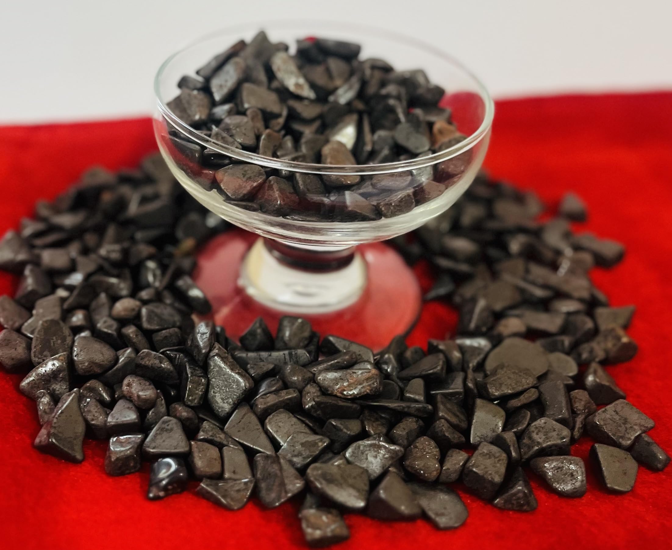 Indian Consigners Natural Crushed Polished Tumbled Gem Stone Chips, Decoration & Healing Crystals (Hematite)