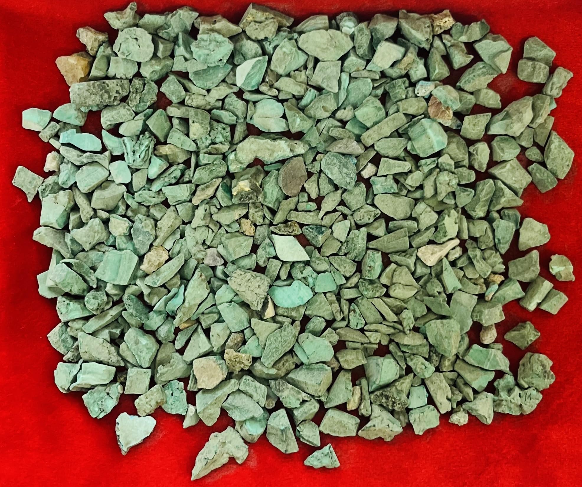 Indian Consigners Natural Crushed Polished Tumbled Gem Stone Chips, Decoration & Healing Crystals (Malachite)
