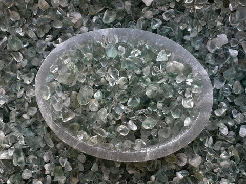 GAF TREASURES 2 oz Lot Natural Semi Tumbled Gemstone Chips, Crushed Mini Crystals, Undrilled Crystal Chips (Green Fluorite)