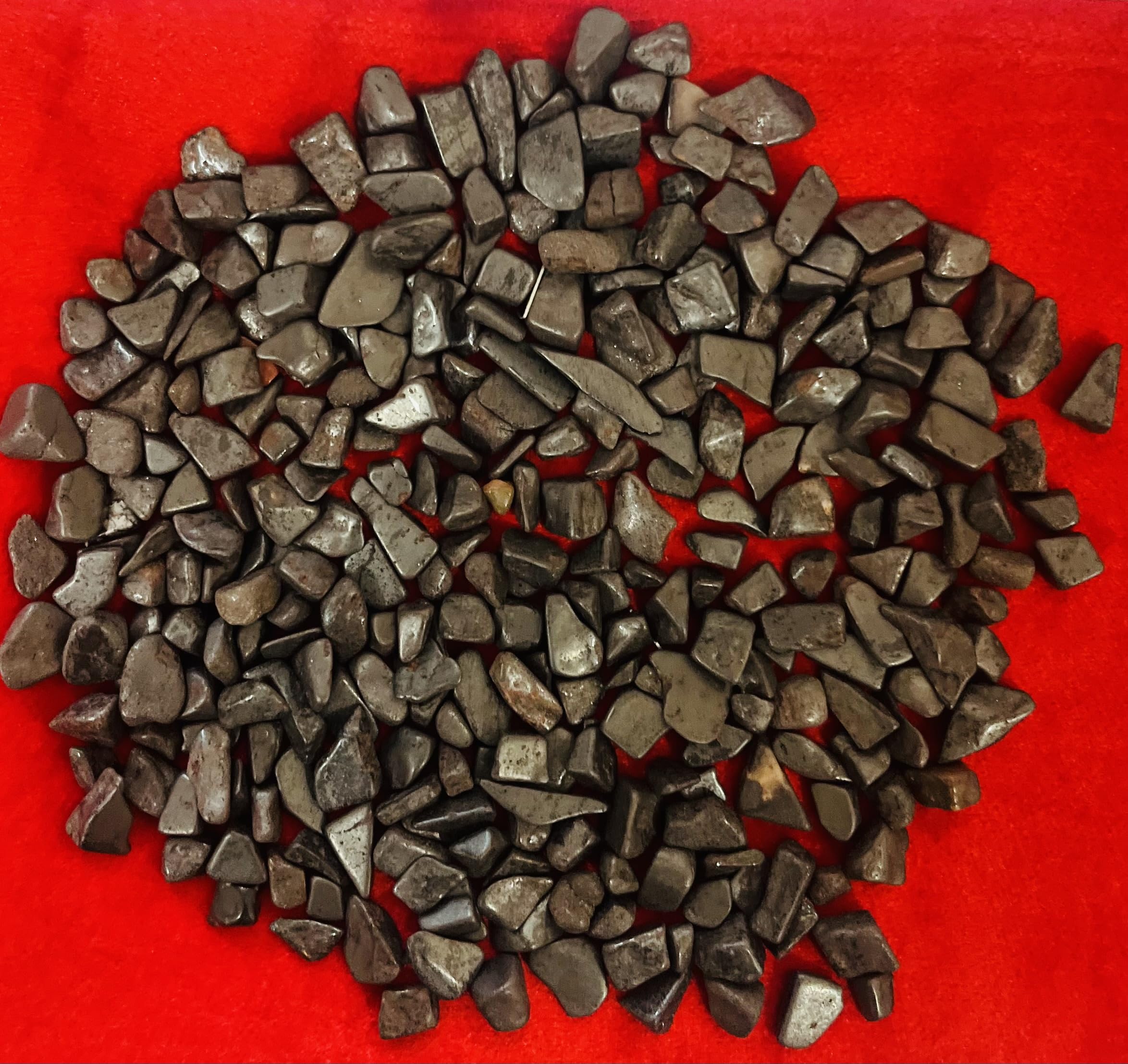 Indian Consigners Natural Crushed Polished Tumbled Gem Stone Chips, Decoration & Healing Crystals (Hematite)