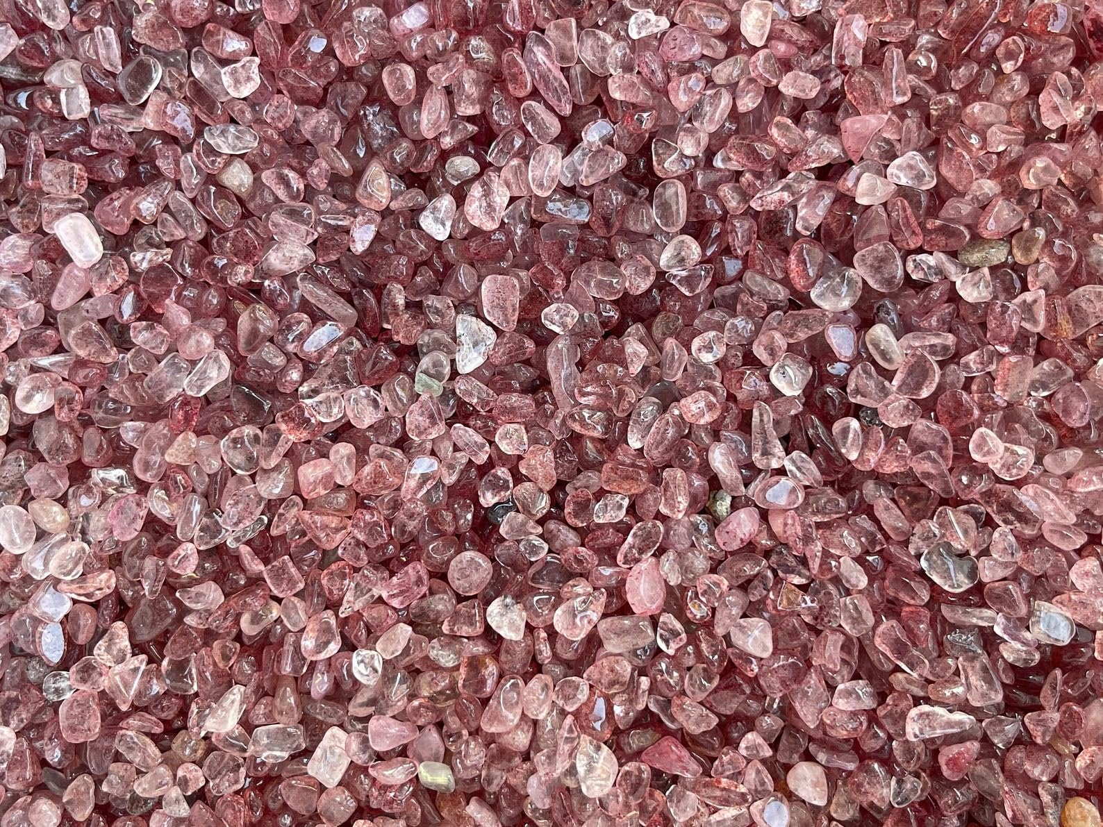 GAF TREASURES 2 oz Lot Natural Semi Tumbled Gemstone Chips, Crushed Mini Crystals, Undrilled Crystal Chips (Strawberry)