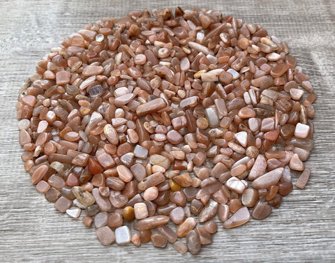 GAF TREASURES 2 oz Lot Natural Semi Tumbled Gemstone Chips, Crushed Mini Crystals, Undrilled Crystal Chips (Peach Moonstone)
