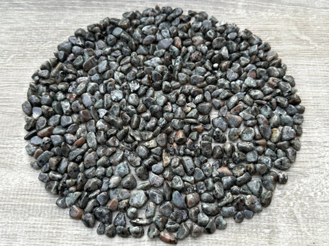 GAF TREASURES 2 oz Lot Natural Semi Tumbled Gemstone Chips, Crushed Mini Crystals, Undrilled Crystal Chips (Flame)